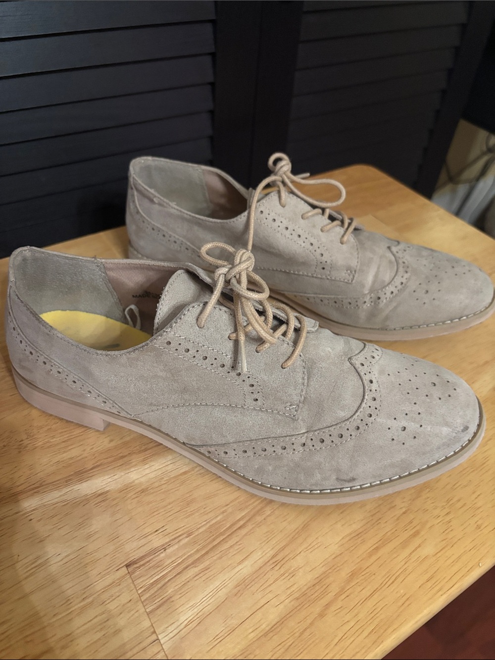 GAP: Women’s Beige Suede Wingtip Oxford Shoes